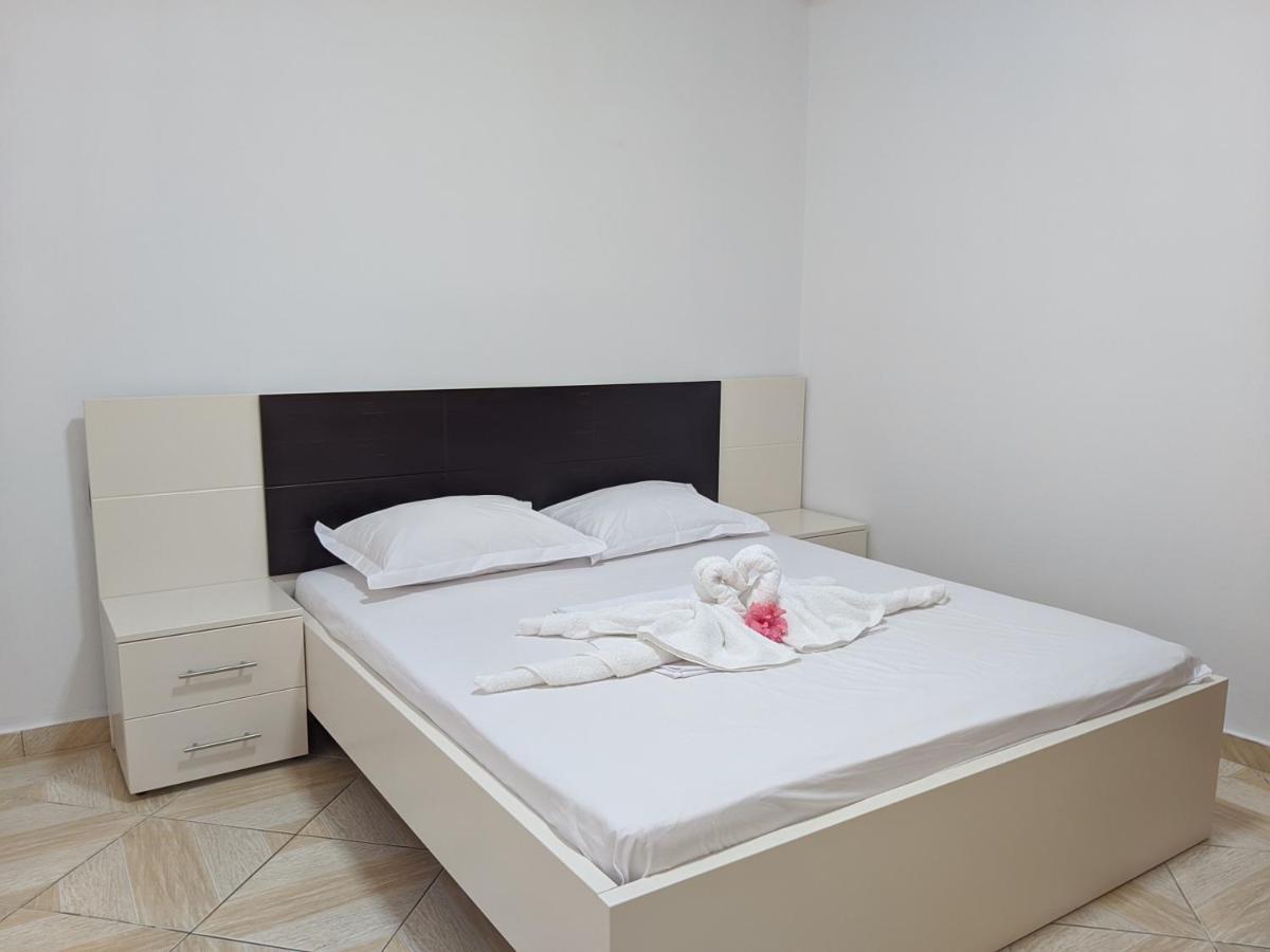 Ohanaa Apartament Sarandë Esterno foto