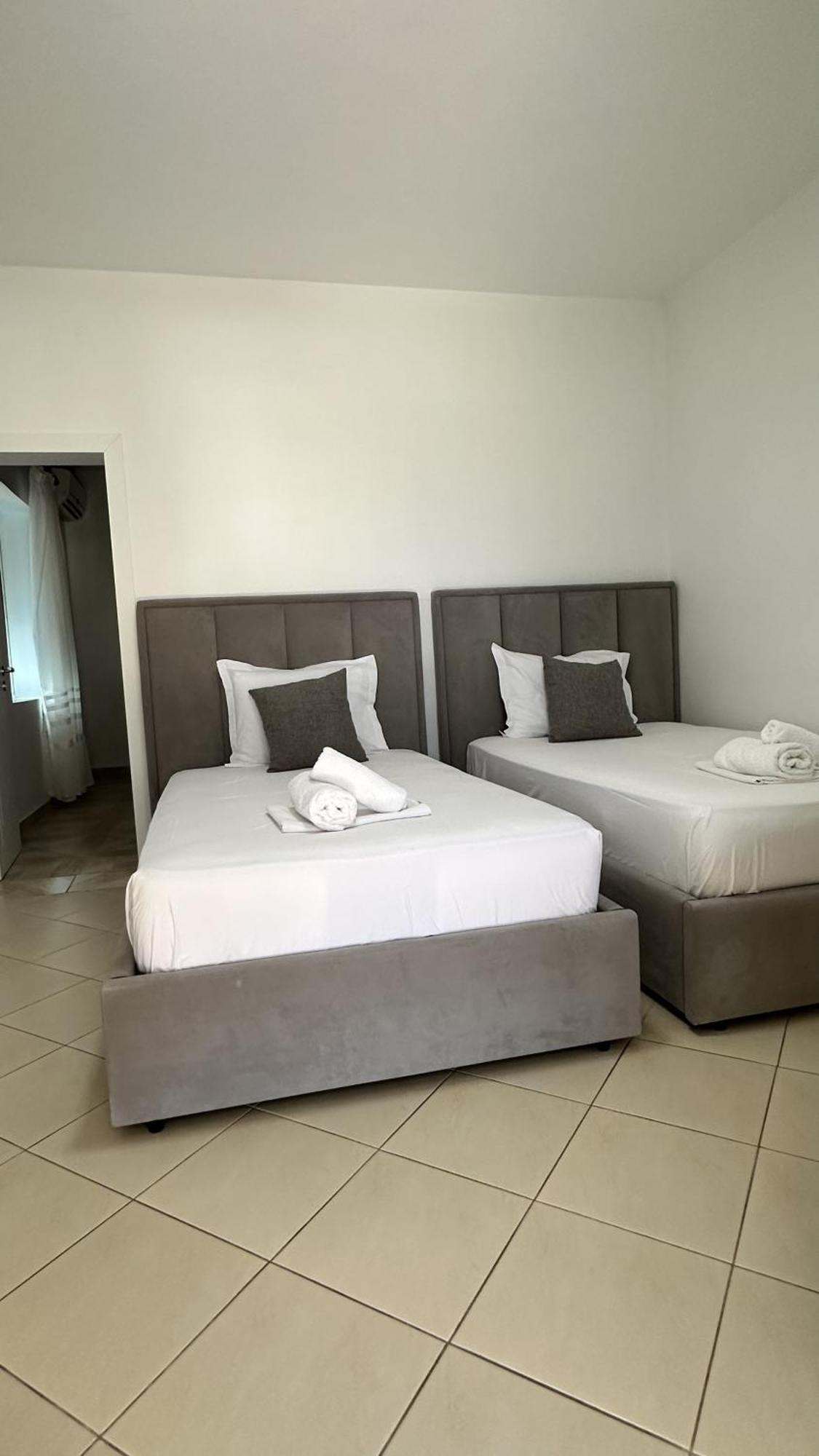 Ohanaa Apartament Sarandë Esterno foto